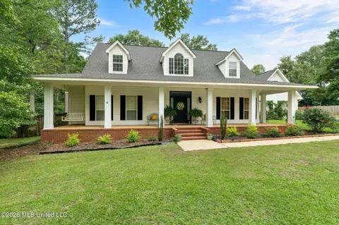 143 Red Roan Rd, Hattiesburg, MS 39402