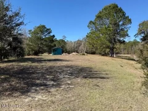 115 Dogwood Dr, Waveland, MS 39576