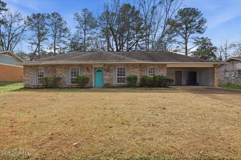 1214 Pineview Dr, Clinton, MS 39056