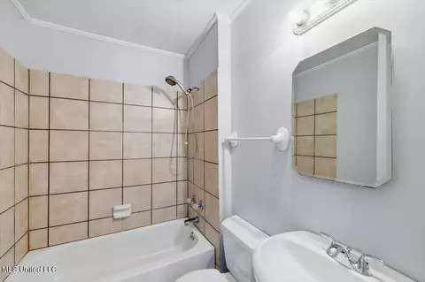 Bath - 1214 Pineview Dr, Clinton, MS 39056 photo 2 of 2