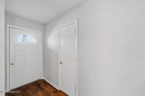 Entry Way - 1214 Pineview Dr, Clinton, MS 39056 photo 1 of 1