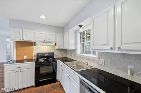Kitchen - 1214 Pineview Dr, Clinton, MS 39056 photo 2 of 2
