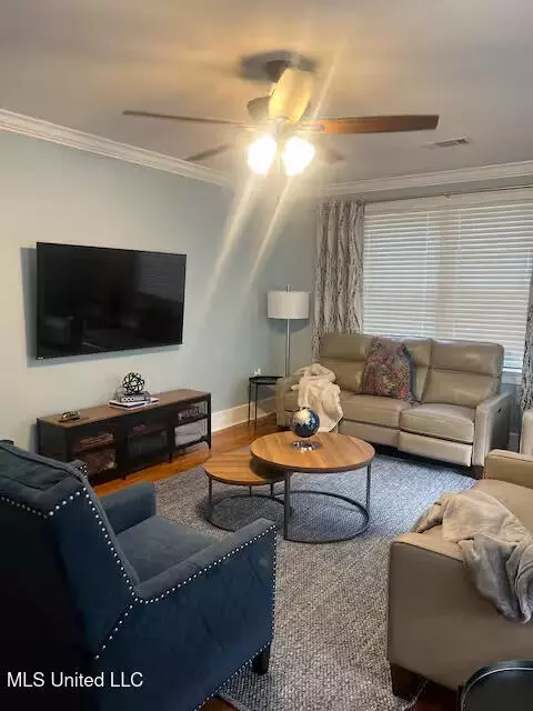 Living - 1046 Whitworth St, Jackson, MS 39202 photo 2 of 3