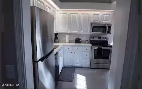 Kitchen - 105 Northtown Dr, Jackson, MS 39211 photo 1 of 3