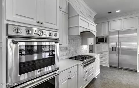 Kitchen - 268 Sundial Rd, Madison, MS 39110 photo 8 of 8