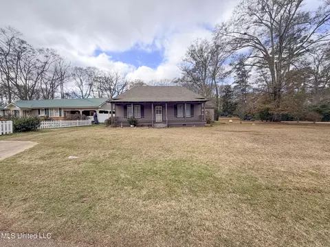 Exterior - 1607 N Jackson St, Brookhaven, MS 39601 photo 1 of 7