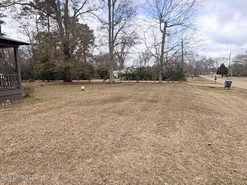 Exterior - 1607 N Jackson St, Brookhaven, MS 39601 photo 3 of 7
