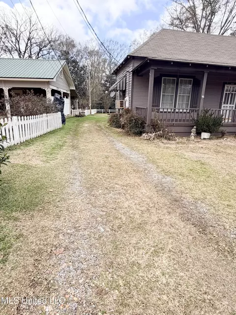 Exterior - 1607 N Jackson St, Brookhaven, MS 39601 photo 4 of 7