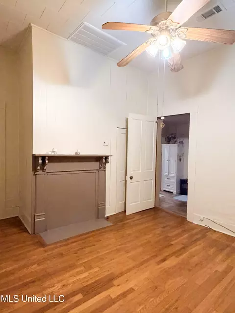 Bedroom - 1607 N Jackson St, Brookhaven, MS 39601 photo 3 of 5