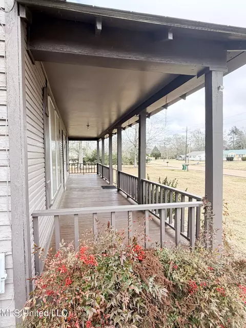 Exterior - 1607 N Jackson St, Brookhaven, MS 39601 photo 2 of 7