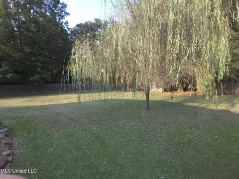 Exterior - 550 Pecan Blvd, Brandon, MS 39042 photo 11 of 13