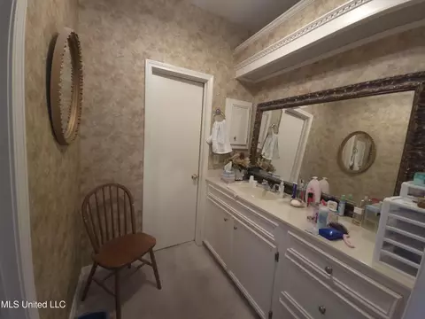 Bath - 550 Pecan Blvd, Brandon, MS 39042 photo 2 of 3