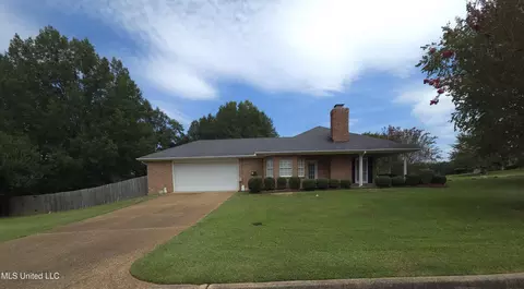 Exterior - 550 Pecan Blvd, Brandon, MS 39042 photo 4 of 13