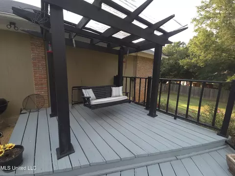 Exterior - 550 Pecan Blvd, Brandon, MS 39042 photo 7 of 13