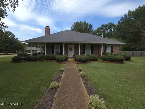 Exterior - 550 Pecan Blvd, Brandon, MS 39042 photo 2 of 13
