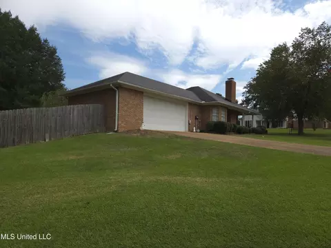Exterior - 550 Pecan Blvd, Brandon, MS 39042 photo 5 of 13