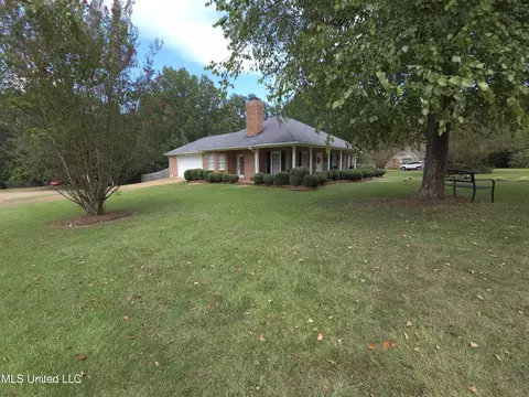 Exterior - 550 Pecan Blvd, Brandon, MS 39042 photo 3 of 13
