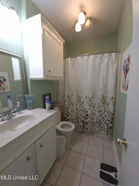 Bath - 550 Pecan Blvd, Brandon, MS 39042 photo 1 of 3