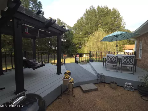 Exterior - 550 Pecan Blvd, Brandon, MS 39042 photo 6 of 13