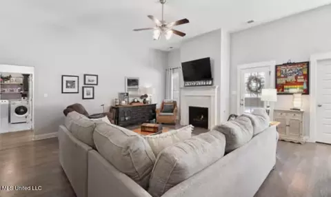 Entry Way - 1207 Howell Way, Hernando, MS 38632 photo 3 of 4