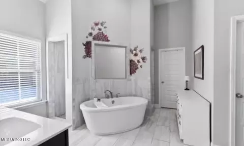 Bath - 1207 Howell Way, Hernando, MS 38632 photo 1 of 3