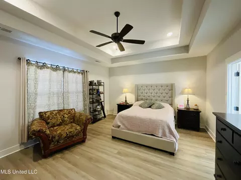 Bedroom - 1411 S Clair Cir, Hernando, MS 38632 photo 2 of 5