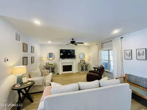Living - 1411 S Clair Cir, Hernando, MS 38632 photo 1 of 1