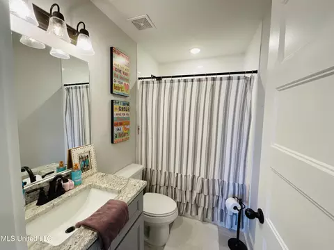 Bath - 1411 S Clair Cir, Hernando, MS 38632 photo 4 of 4