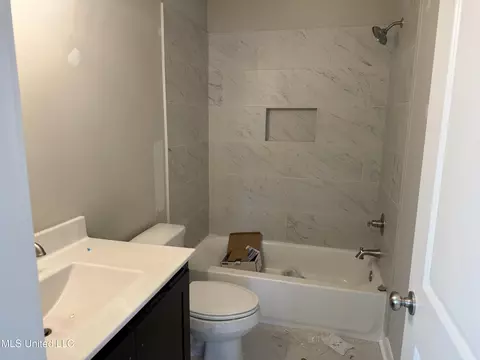 Bath - 7866 Ella Pointe Pointe, Walls, MS 38680 photo 4 of 4