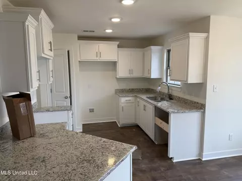 Kitchen - 6588 Boxley Pointe Pointe, Walls, MS 38680 photo 1 of 1