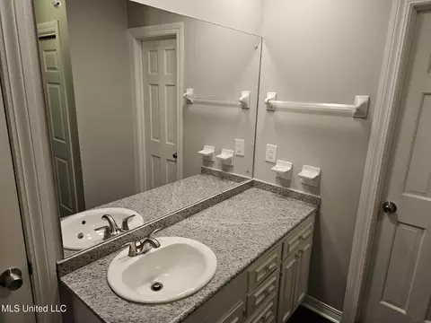 Bath - 1431 Tracewood Dr, Jackson, MS 39211 photo 5 of 5