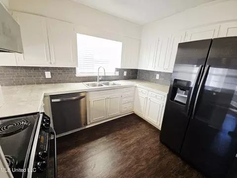 Kitchen - 1431 Tracewood Dr, Jackson, MS 39211 photo 1 of 4