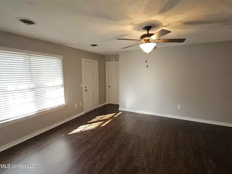 Living - 1431 Tracewood Dr, Jackson, MS 39211 photo 4 of 5