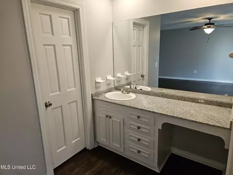 Bath - 1431 Tracewood Dr, Jackson, MS 39211 photo 1 of 5