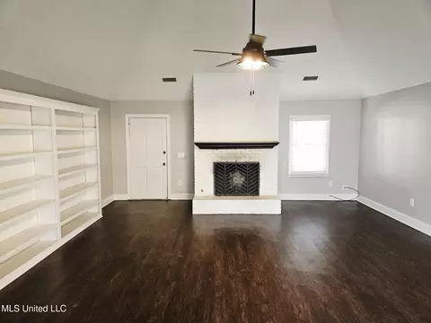 Living - 1431 Tracewood Dr, Jackson, MS 39211 photo 2 of 5