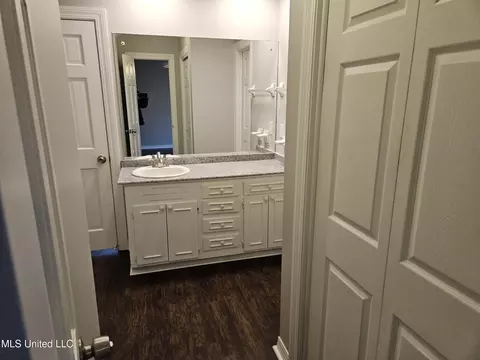 Bath - 1431 Tracewood Dr, Jackson, MS 39211 photo 3 of 5