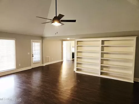 Living - 1431 Tracewood Dr, Jackson, MS 39211 photo 3 of 5