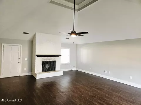 Living - 1431 Tracewood Dr, Jackson, MS 39211 photo 1 of 5