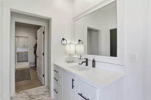 Bath - 481 Aurora Cir, Canton, MS 39046 photo 5 of 6