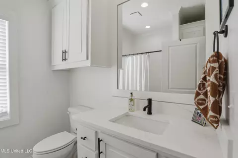 Bath - 481 Aurora Cir, Canton, MS 39046 photo 6 of 6