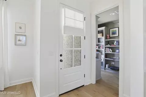 Entry Way - 481 Aurora Cir, Canton, MS 39046 photo 1 of 3