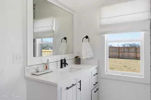 Bath - 481 Aurora Cir, Canton, MS 39046 photo 1 of 6