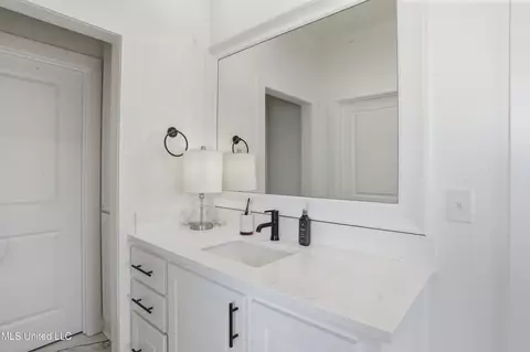 Bath - 481 Aurora Cir, Canton, MS 39046 photo 4 of 6