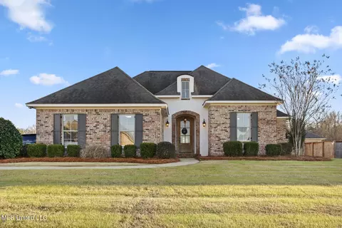 107 Grandwood Dr, Canton, MS 39046