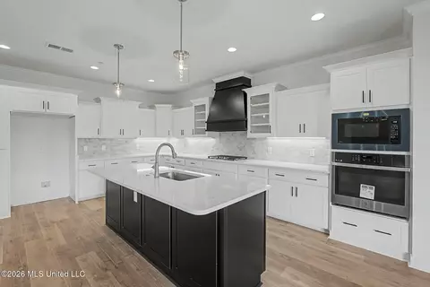Kitchen - 1593 Tributary Dr, Hernando, MS 38632 photo 1 of 3