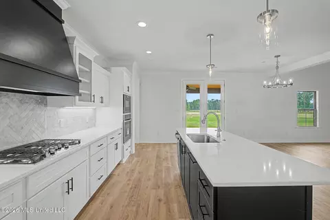 Kitchen - 1593 Tributary Dr, Hernando, MS 38632 photo 3 of 3