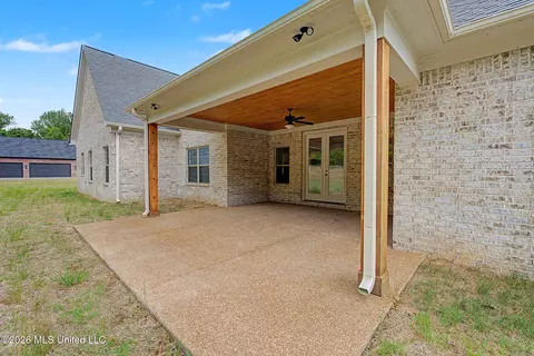 Exterior - 1528 Tributary Dr, Hernando, MS 38632 photo 6 of 8