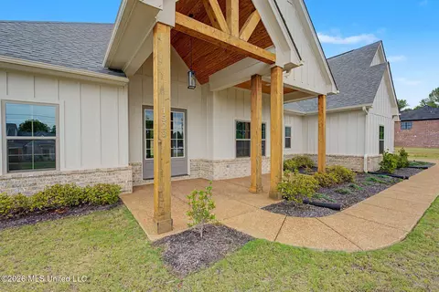 Exterior - 1528 Tributary Dr, Hernando, MS 38632 photo 5 of 8