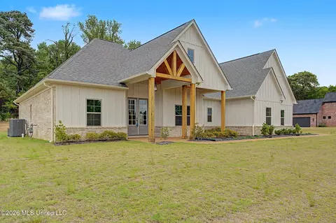 Exterior - 1528 Tributary Dr, Hernando, MS 38632 photo 3 of 8