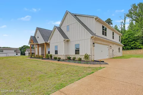 Exterior - 1528 Tributary Dr, Hernando, MS 38632 photo 4 of 8